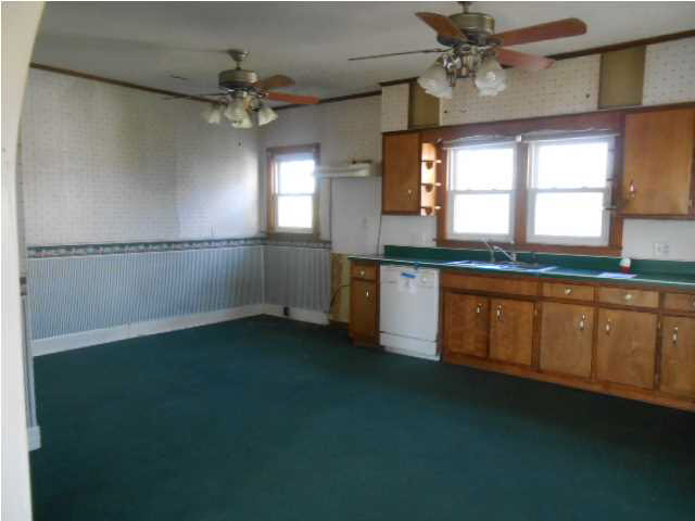 13342 Lawrence Road Sumner, IL 62466 - Photo 10 of 12 Gallery Image 10