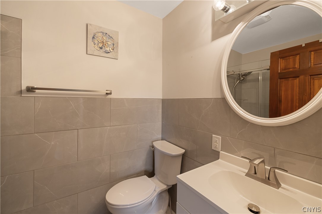6926 Nelson Road Lincoln, NY 13032 - Photo 21 of 46 Primary Private Bathroom