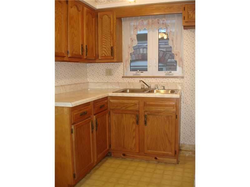 815 11th Street McKees Rocks, PA 15136 - Photo 2 of 7 Kitchen.