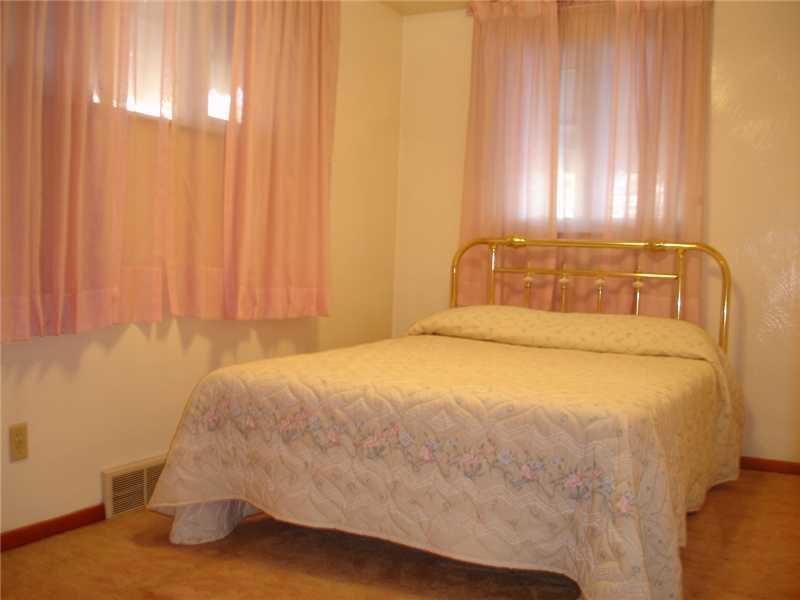 815 11th Street McKees Rocks, PA 15136 - Photo 6 of 7 Bedroom.