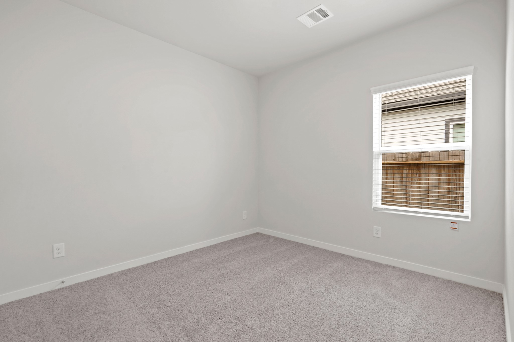 527 Shoreview Drive Conroe, TX 77303 - Photo 16 of 27 an empty room with a window