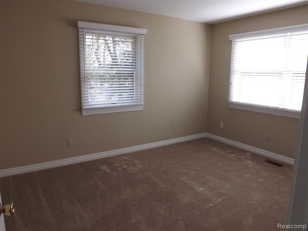 2100 West Square Lake Road Troy, MI 48098 - Photo 15 of 19 DSCF0684.JPG