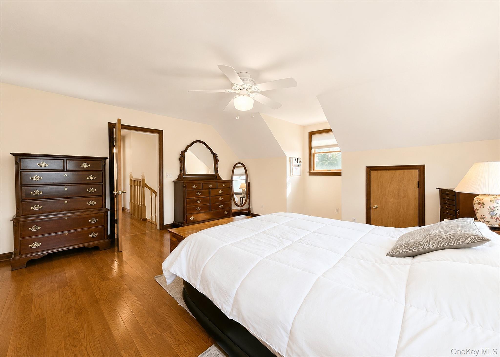 635 Farmveu Road Mattituck, NY 11952 - Photo 19 of 30 Primary Bedroom