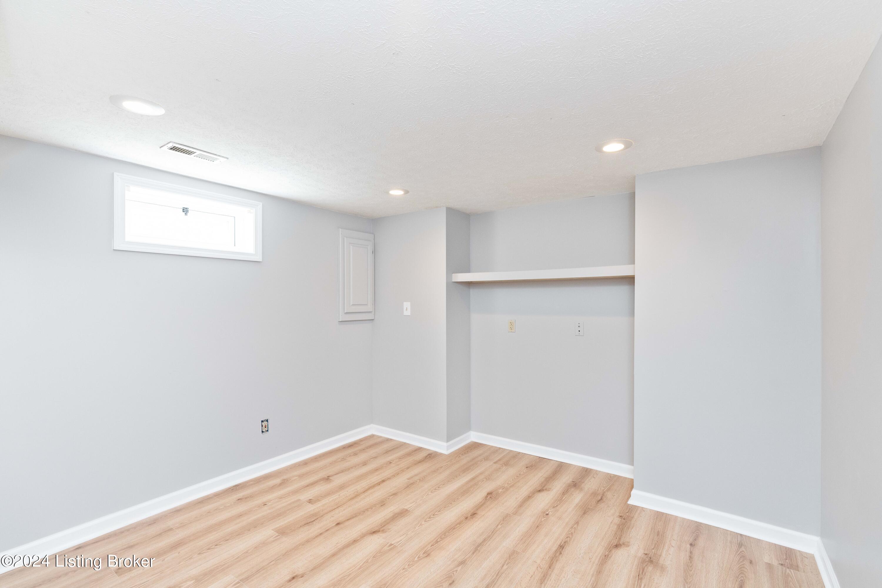 1013 Clerkenwell Road Louisville, KY 40207 - Photo 33 of 48 1013 Clerkenwell Rd-44