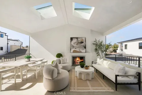 $2,850,000 | 512 1/2 Marigold Avenue, Corona del Mar, CA 92625