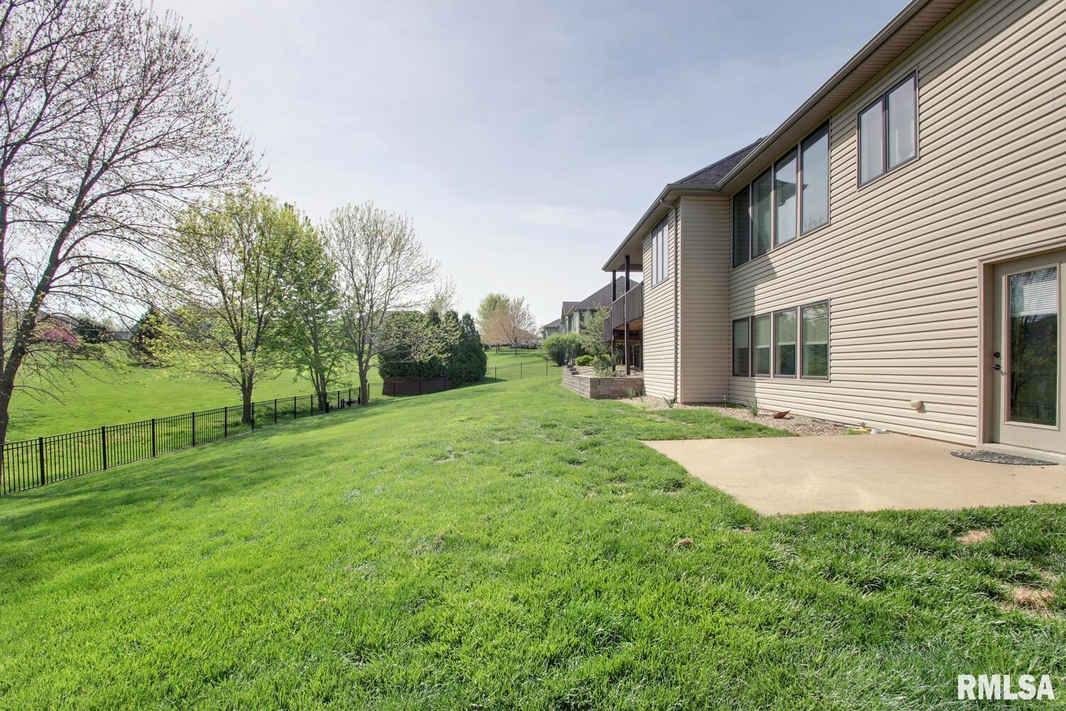 1121 Timber View Terrace Quincy, IL 62305 - Photo 8 of 10 Gallery Image 8