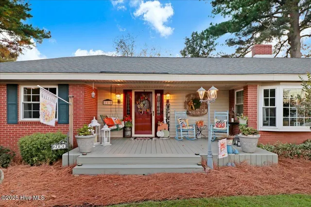 $349,000 | 200 Barnes Street, Fremont, NC 27830