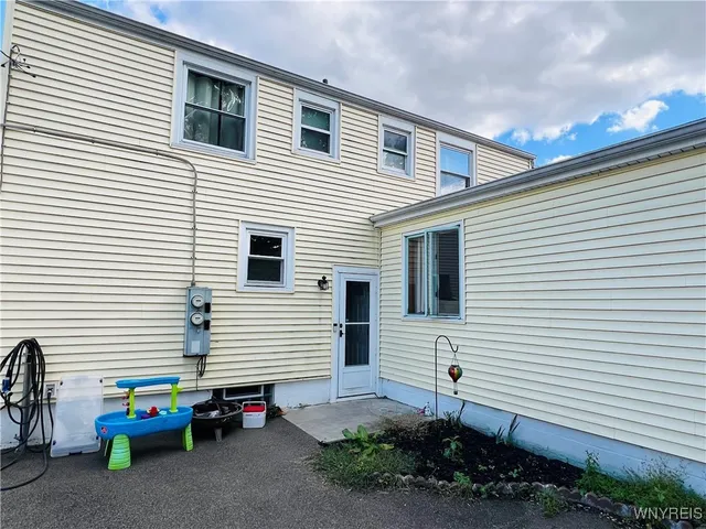 $270,000 | 125 Brookside Drive, Unit 127, West Seneca, NY 14220