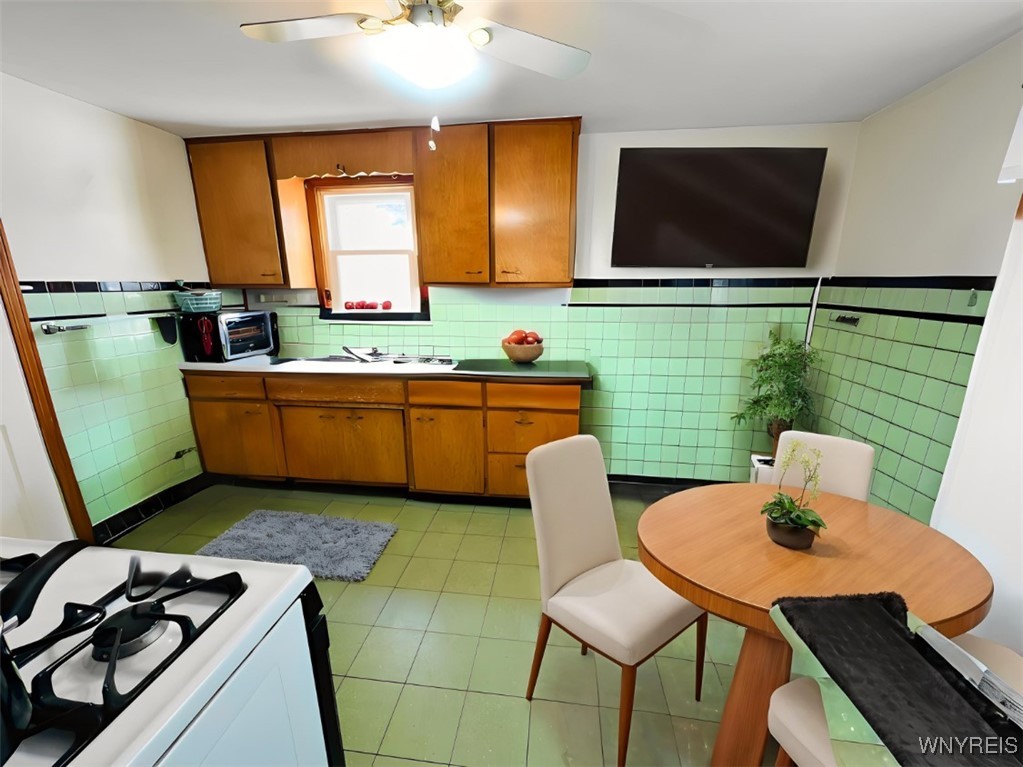 125 Brookside Drive, Unit 127 West Seneca, NY 14220 - Photo 8 of 28 Photo has been Virtually Staged