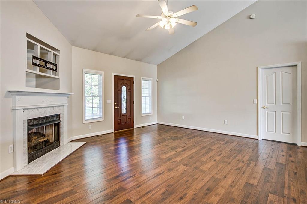 2813 Horseshoe Bend Road Randleman, NC 27317 - Photo 4 of 24 Living room