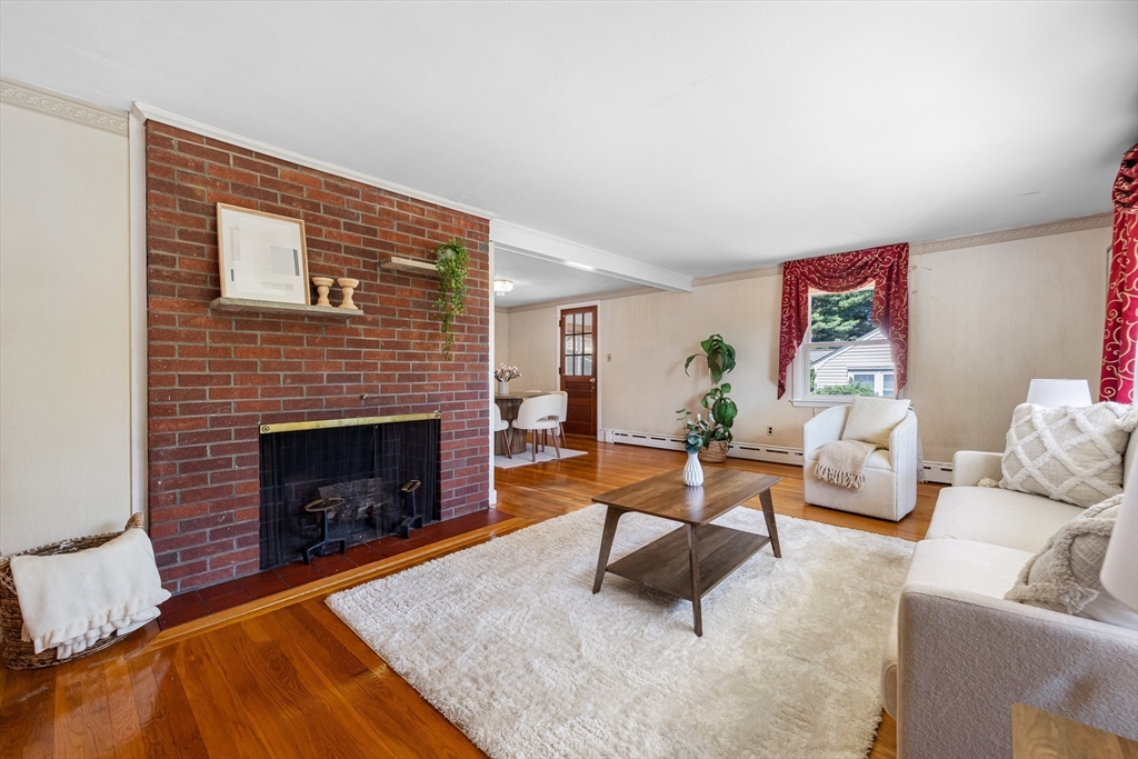 38 Robinhood Road Winchester, MA 01890 - Photo 5 of 32