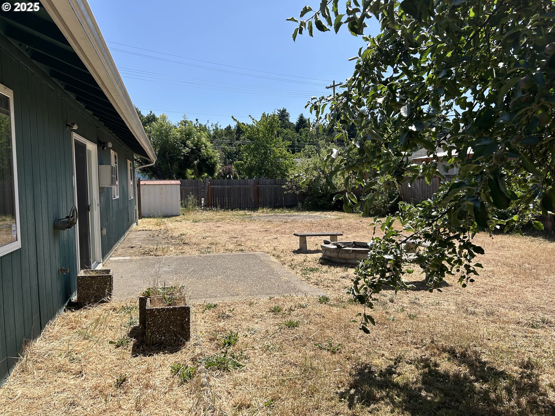 4195 Daisy Street Springfield, OR 97478 - Photo 18 of 20 a view of a backyard of the house