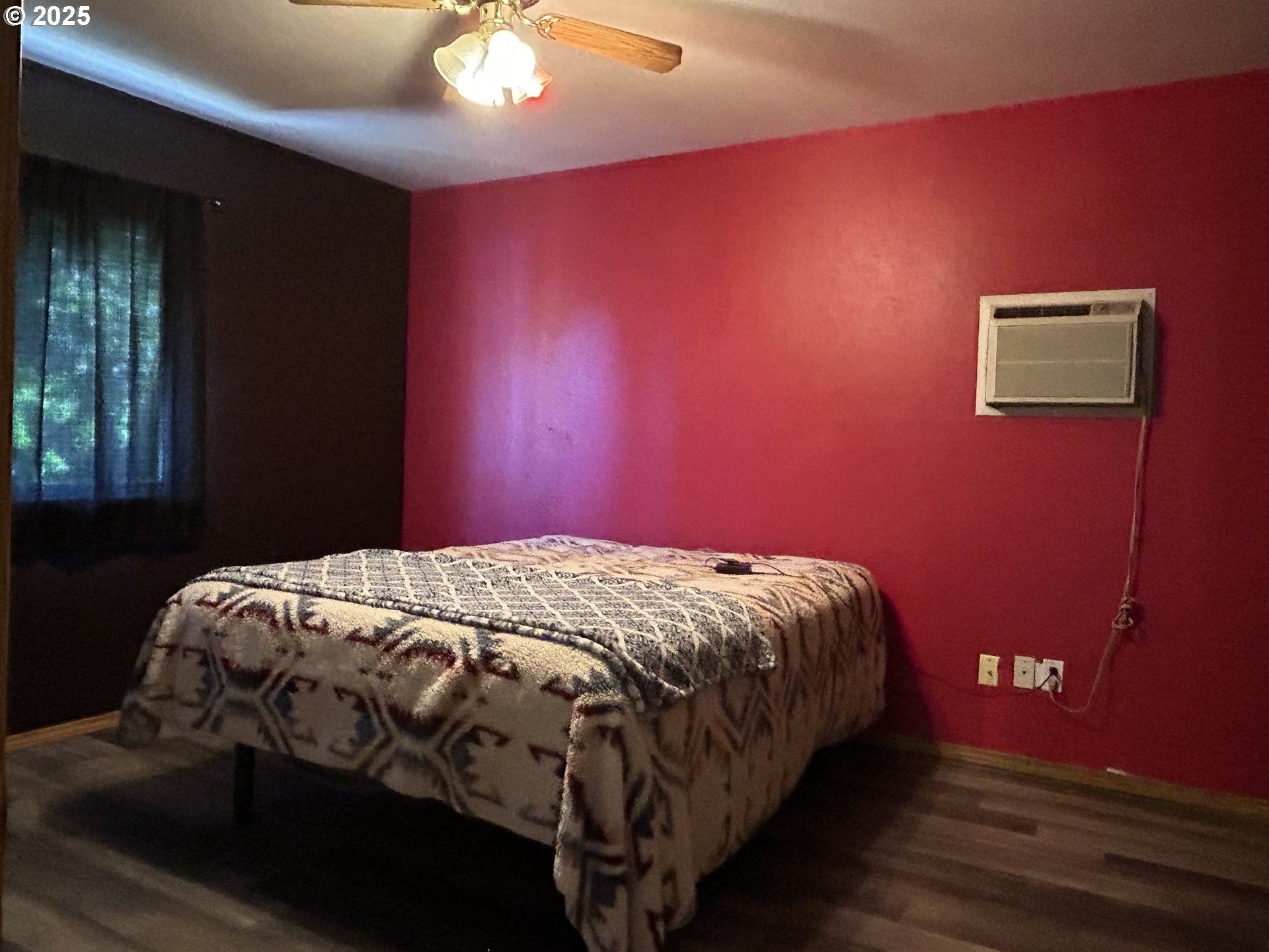 4195 Daisy Street Springfield, OR 97478 - Photo 8 of 20 a bedroom with a bed and a window