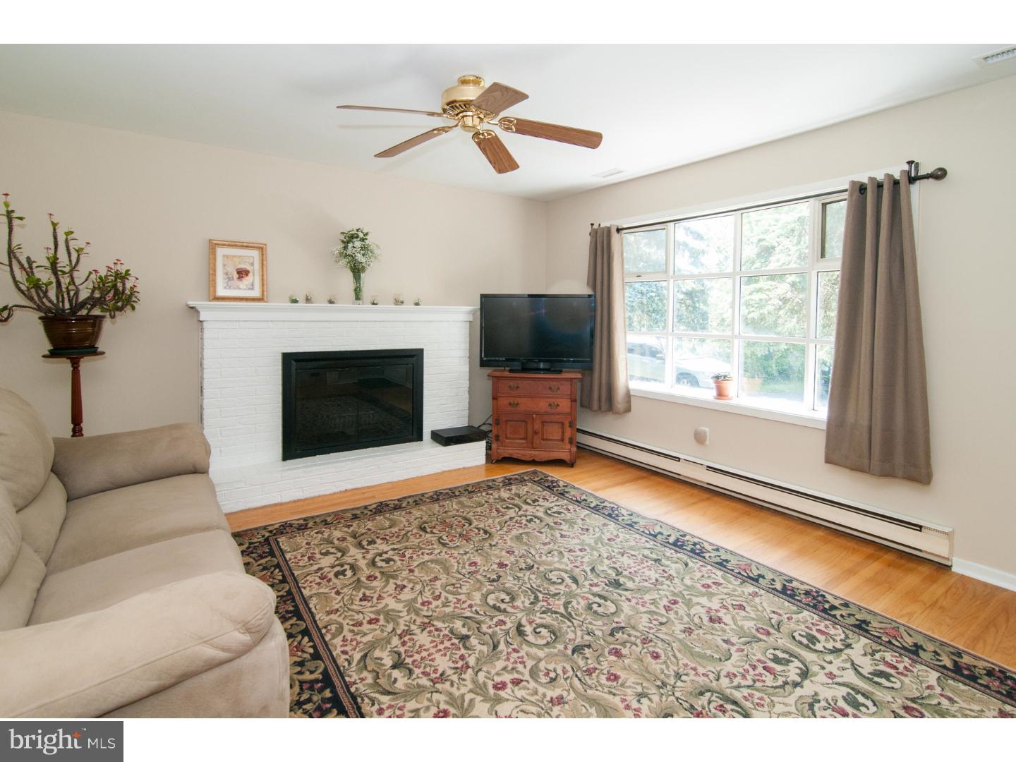 314 Edison Furlong Road Doylestown, PA 18901 - Photo 3 of 20 Living Room