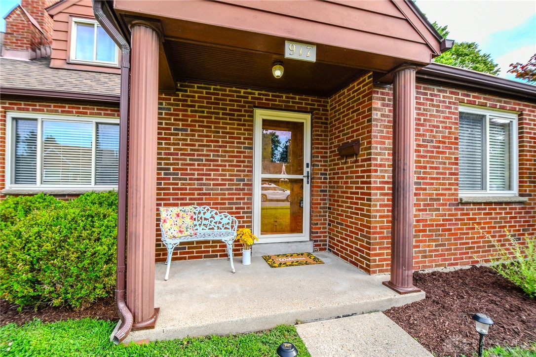 917 Devonshire Road Dayton, OH 45419 - Photo 2 of 32