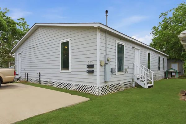 $1,250 | 303 Gans Street, Unit B, Houston, TX 77029