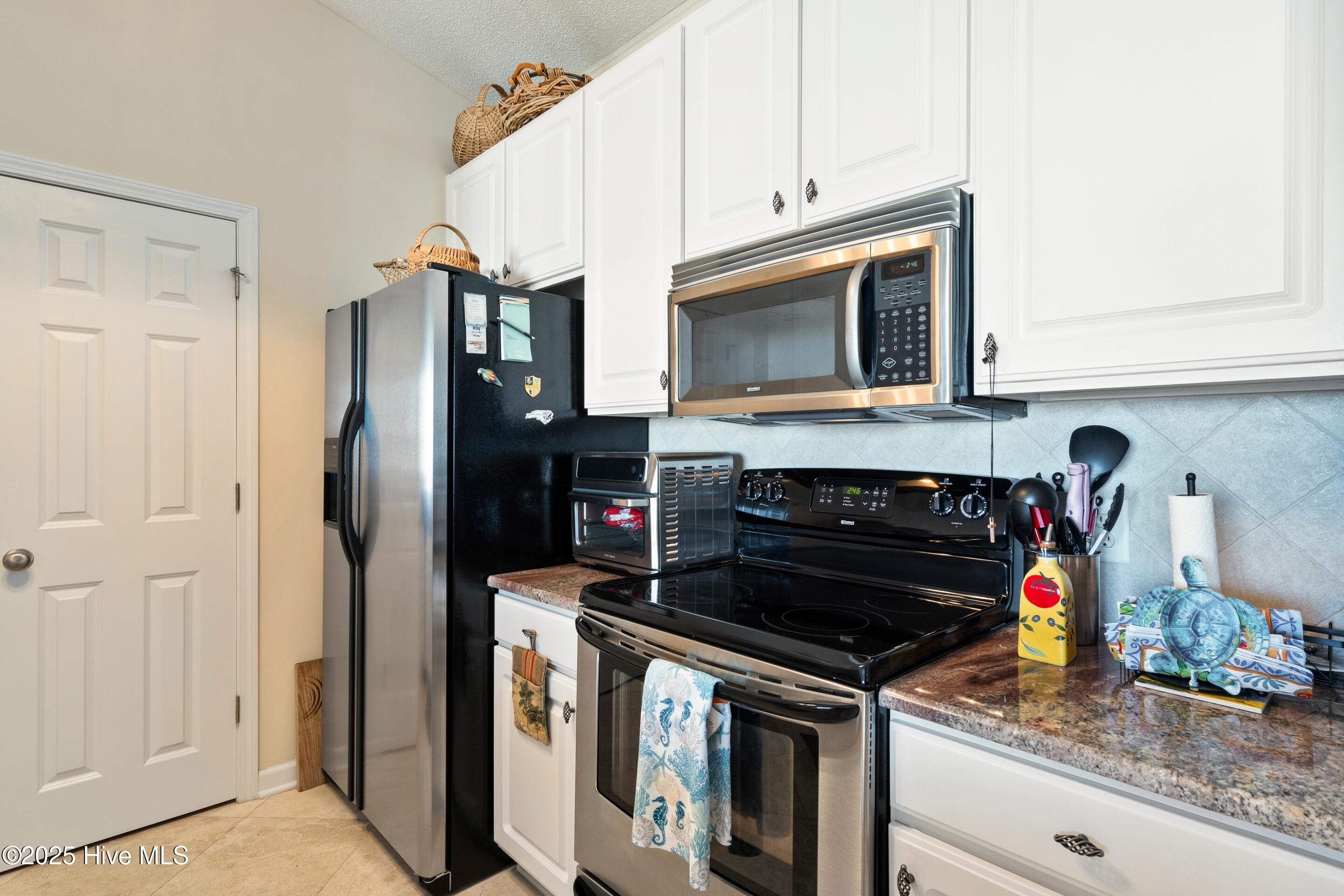 1135 Park Road Southwest, Unit 2304 Sunset Beach, NC 28468 - Photo 8 of 45 Kitchen with SS appliances and granite