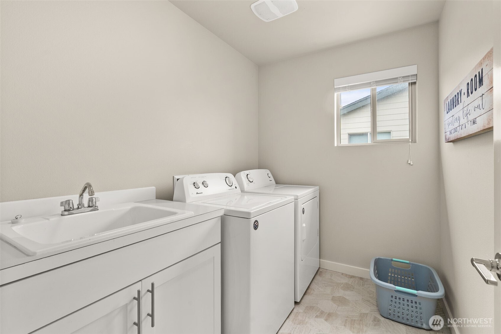 351 South Sergeant Street Buckley, WA 98321 - Photo 27 of 36 a utility room with dryer and washer