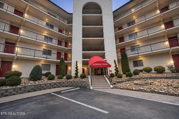 $385,000 | 102 Baskins Creek Bypass, Unit 304, Gatlinburg, TN 37738