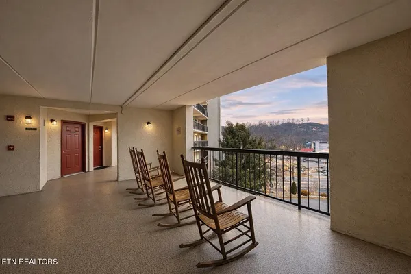 $385,000 | 102 Baskins Creek Bypass, Unit 304, Gatlinburg, TN 37738