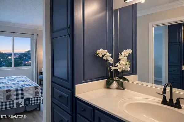 $385,000 | 102 Baskins Creek Bypass, Unit 304, Gatlinburg, TN 37738