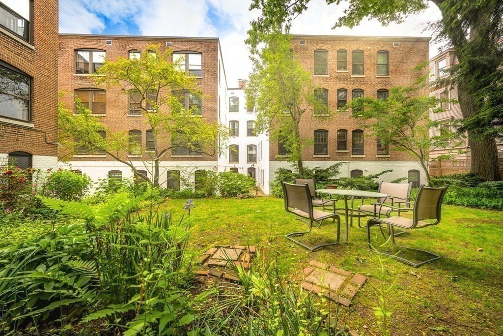 31 Linnaean Street, Unit 2 Cambridge, MA 02138 - Photo 9 of 10