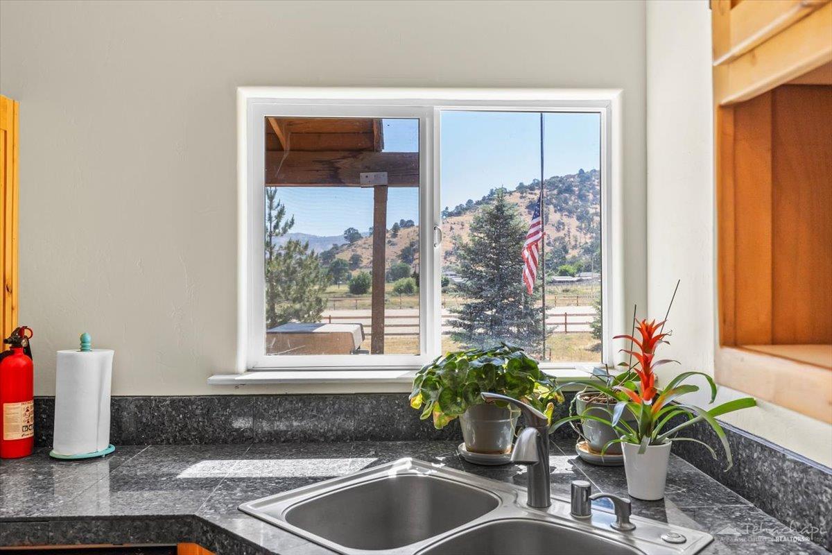 29801 South Lower Valley Road Tehachapi, CA 93561 - Photo 18 of 69 Gallery Image 18