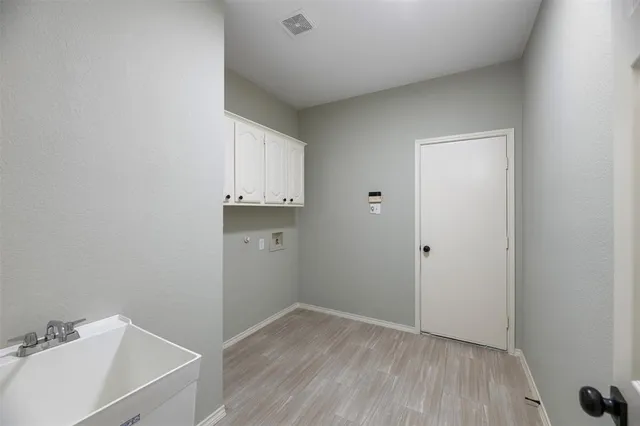 $375,000 | 716 Red Oak Court, Crowley, TX 76036