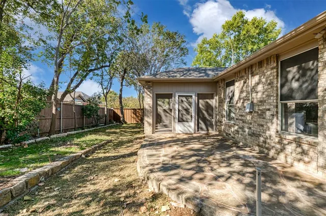 $375,000 | 716 Red Oak Court, Crowley, TX 76036