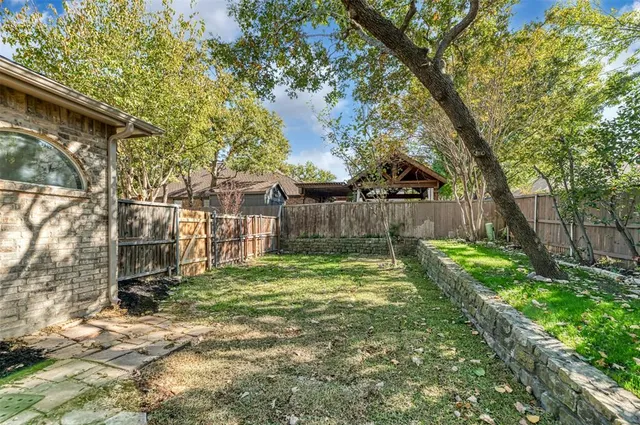 $375,000 | 716 Red Oak Court, Crowley, TX 76036