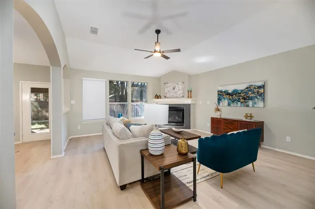 $375,000 | 716 Red Oak Court, Crowley, TX 76036