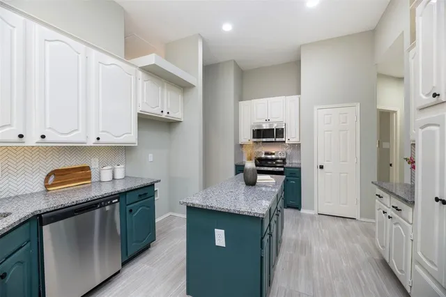 $375,000 | 716 Red Oak Court, Crowley, TX 76036