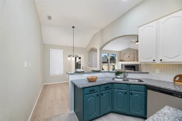 $375,000 | 716 Red Oak Court, Crowley, TX 76036