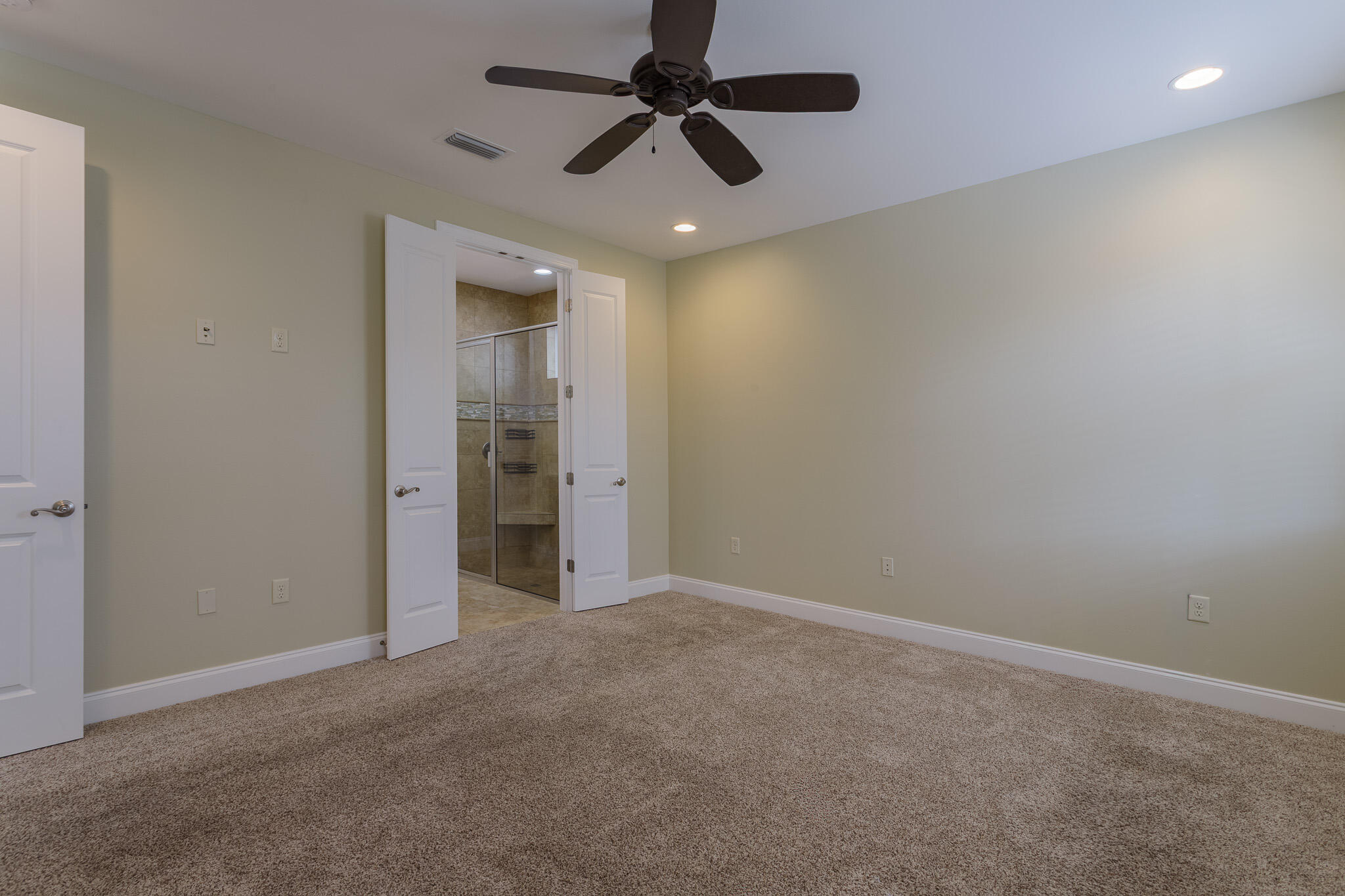 111 Arrowhead Way Niceville, FL 32578 - Photo 22 of 46 an empty room with chandelier fan