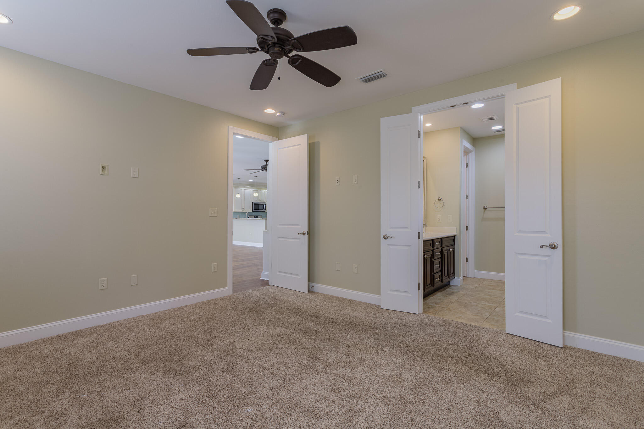 111 Arrowhead Way Niceville, FL 32578 - Photo 23 of 46 an empty room with closet and a ceiling fan