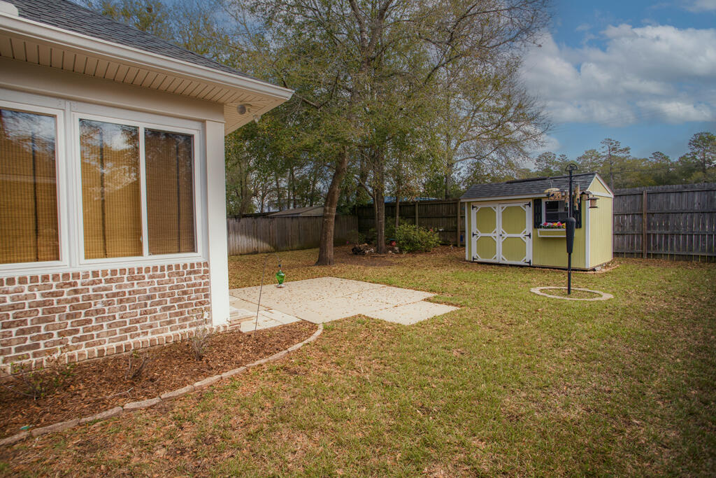 111 Arrowhead Way Niceville, FL 32578 - Photo 41 of 46 a backyard of a house