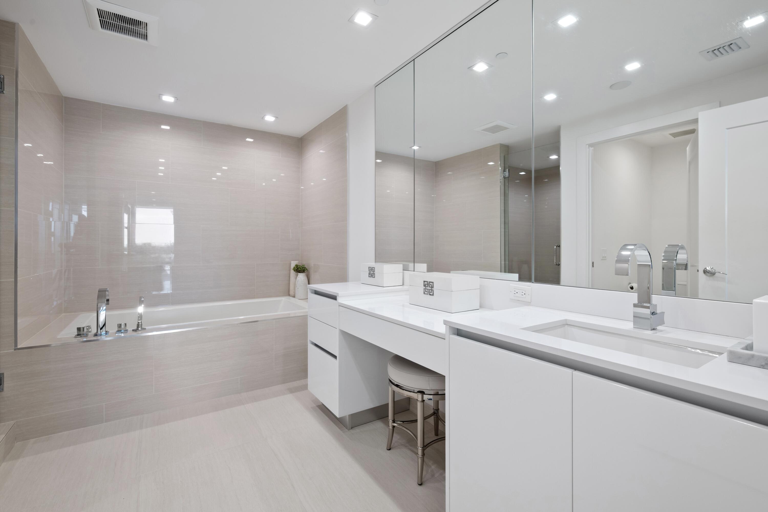 20155 Boca W Drive, Unit C504 Boca Raton, FL 33434 - Photo 10 of 41 Primary Bedroom Suite Bathroom