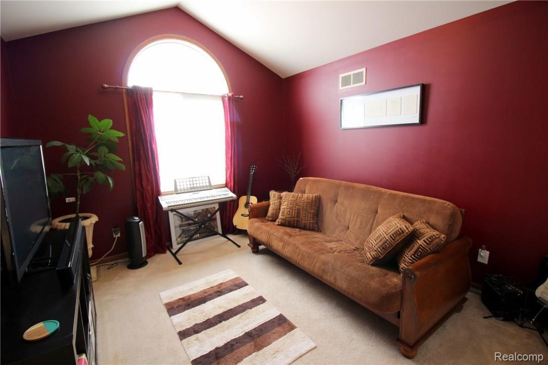 21265 Raintree Drive Macomb, MI 48044 - Photo 17 of 31 IMG_8252.JPG