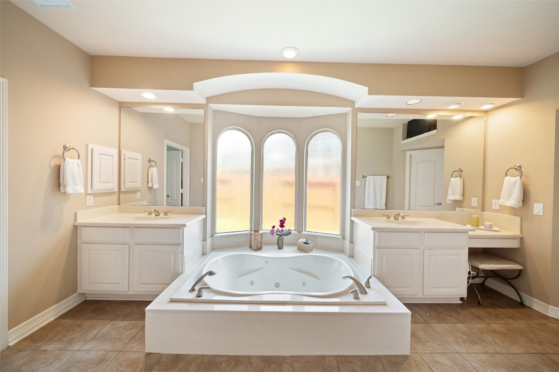 8631 Amy Brook Court Humble, TX 77396 - Photo 8 of 48