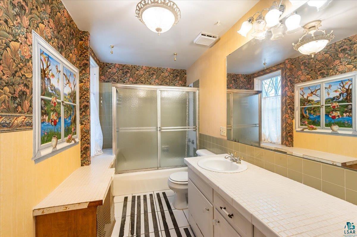 2510 East Superior Street Duluth, MN 55812 - Photo 19 of 34 2nd Floor Bath