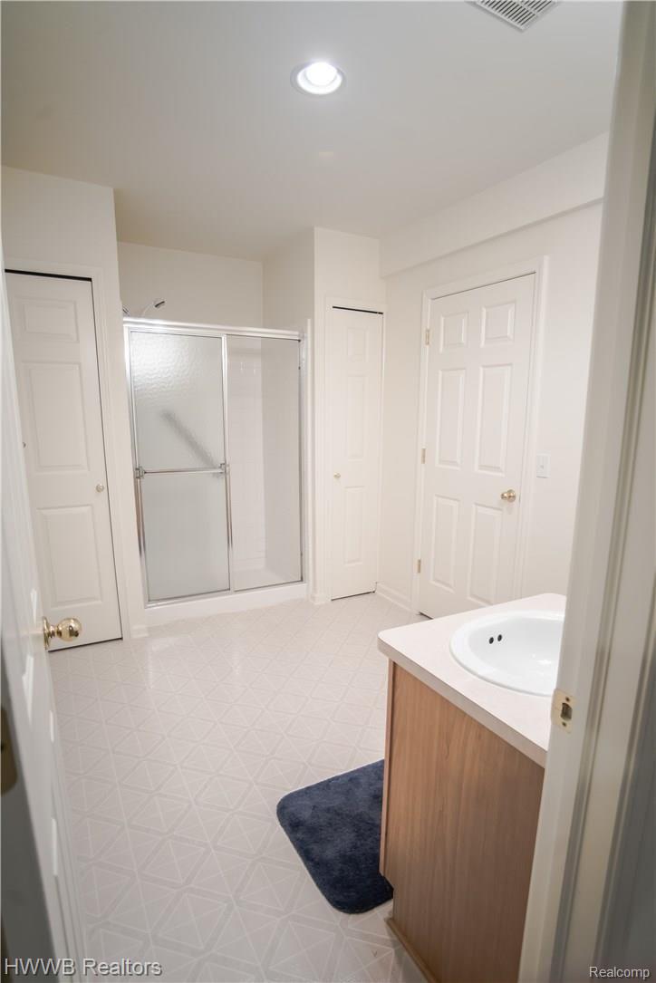 2122 Lagoon Drive Rochester, MI 48309 - Photo 24 of 31 Finished Basement Full Bath