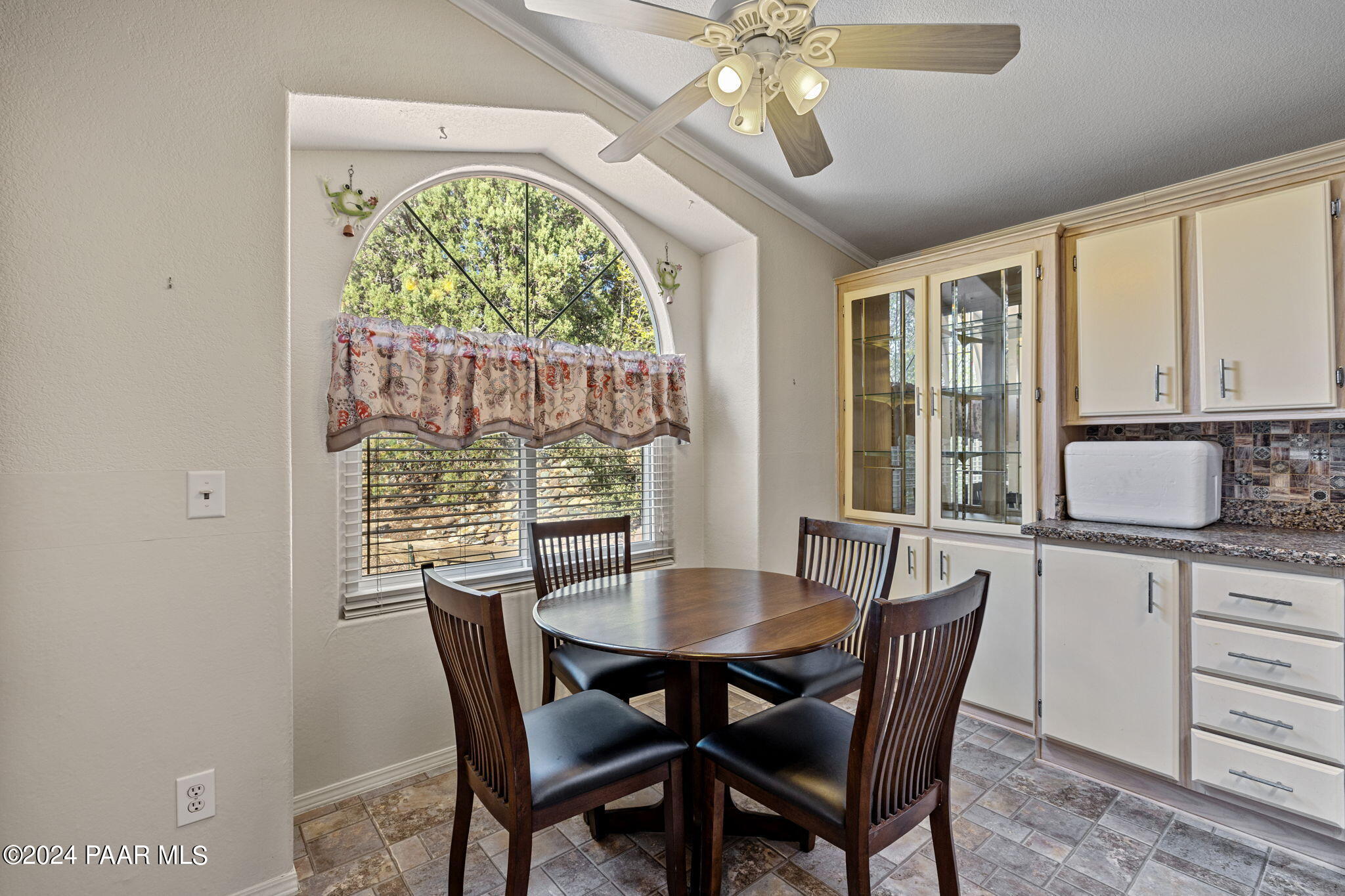 2490 Hilltop Road Prescott, AZ 86301 - Photo 11 of 41 Breakfast Nook
