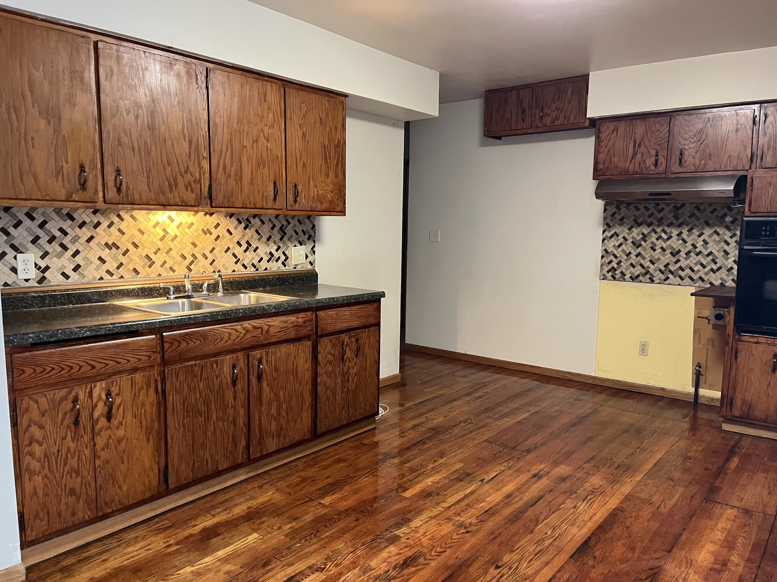 3504 Monroe Street Two Rivers, WI 54241 - Photo 7 of 19 IMG_8453