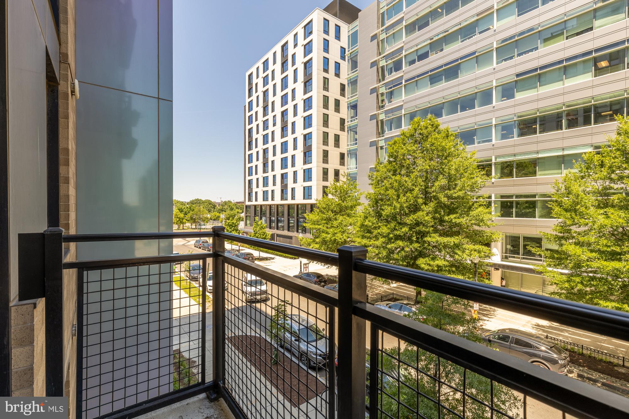 37 L Street Southeast, Unit 301 Washington, DC 20003 - Photo 17 of 37