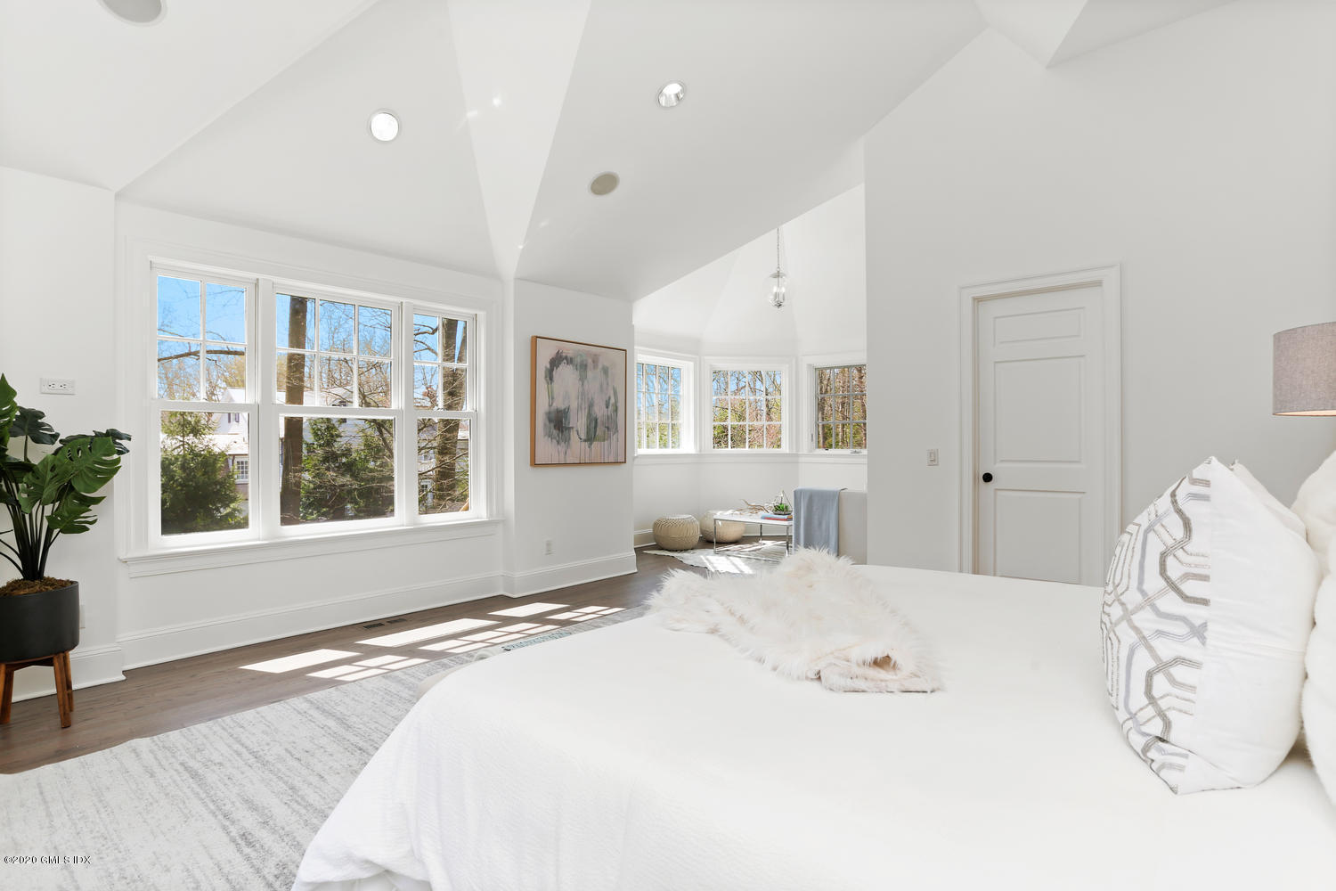 28 Welwyn Road Riverside, CT 06878 - Photo 12 of 32 a bedroom with a bed and a large window