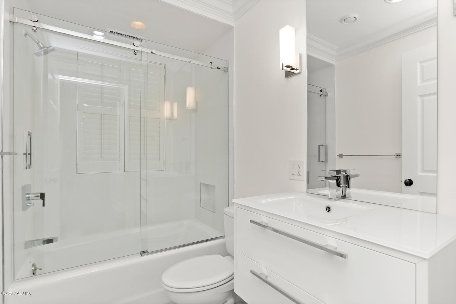 28 Welwyn Road Riverside, CT 06878 - Photo 19 of 32 a bathroom with a sink a toilet and shower