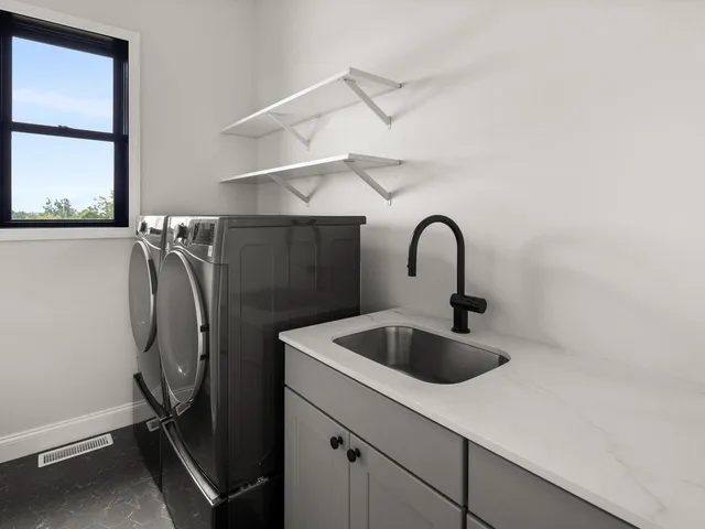 $1,215,000 | 13 Barn Road, South Burlington, VT 05403