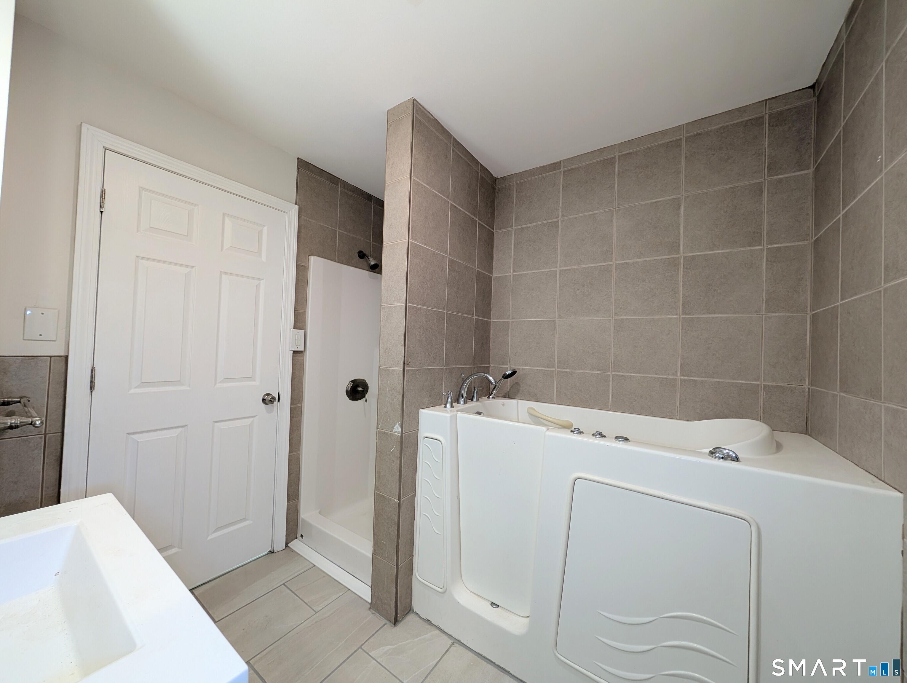 186 Marigold Avenue Bridgeport, CT 06606 - Photo 18 of 36