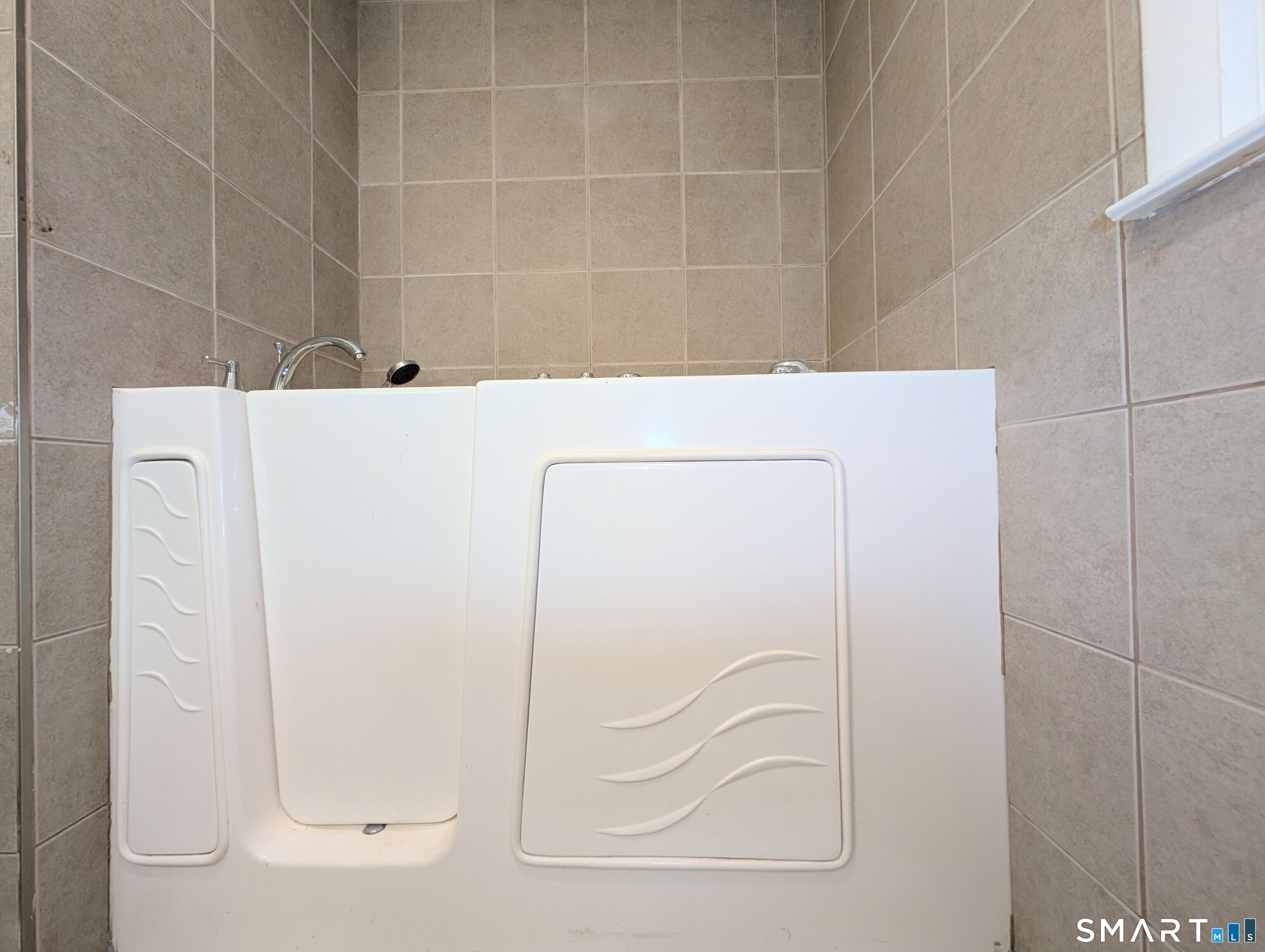 186 Marigold Avenue Bridgeport, CT 06606 - Photo 19 of 36