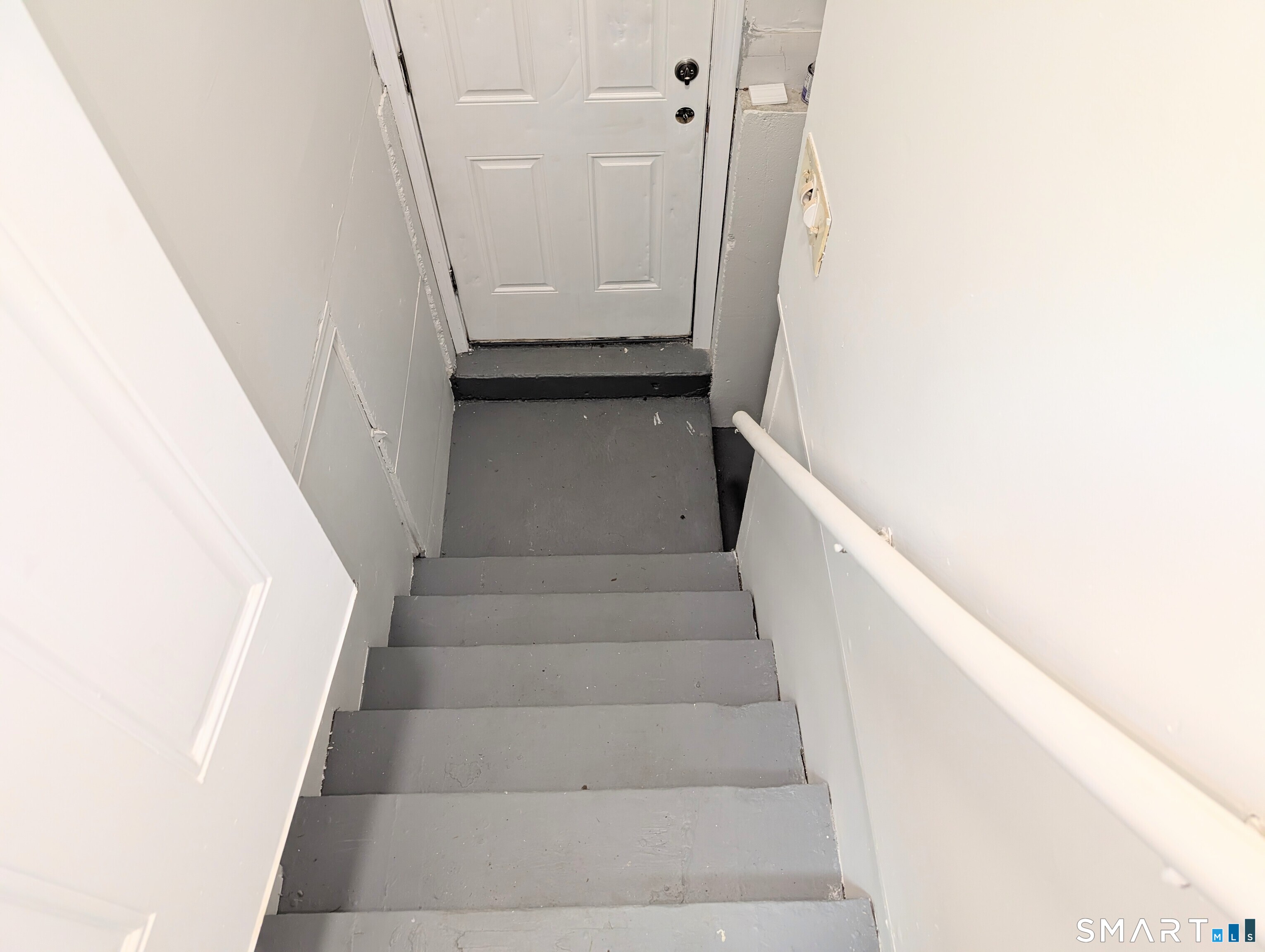 186 Marigold Avenue Bridgeport, CT 06606 - Photo 25 of 36